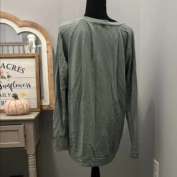 Threads 4 Thought Sage Green Asymmetrical Sweatshirt Stitch Fix - Picture 6 of 6